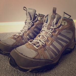 Merrell Womens Moab 2 Vent  Mid hiking boot